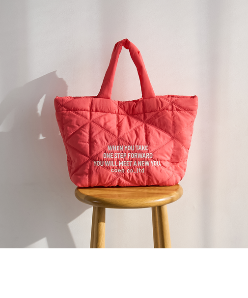 【再入荷・新色登場】ロゴ刺繍 幾何柄 キルトランチトートバッグ