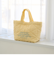 【再入荷・新色登場】ロゴ刺繍 幾何柄 キルトランチトートバッグ