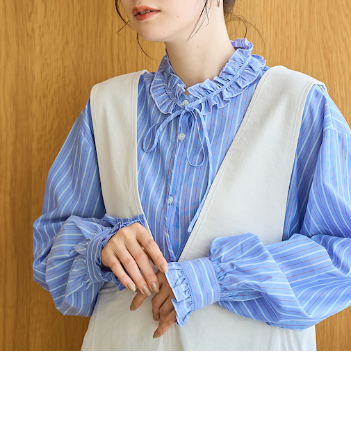 【イージーケア】フリルネックシャツ