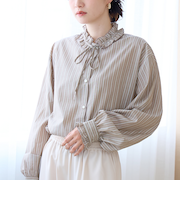 【イージーケア】フリルネックシャツ