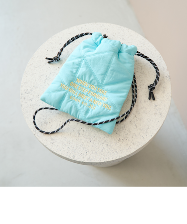 ロゴ刺繍 幾何柄 キルト巾着ショルダーバッグ（Sサイズ）