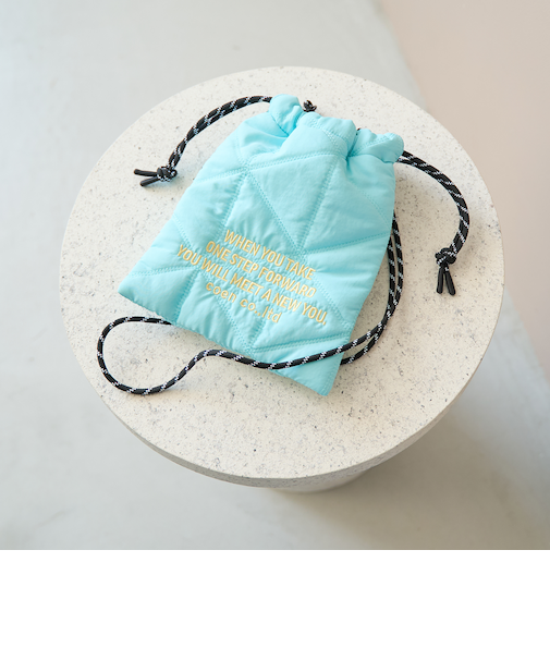 ロゴ刺繍 幾何柄 キルト巾着ショルダーバッグ（Sサイズ）