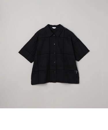 パッチワーク風フラワー刺繍半袖シャツ