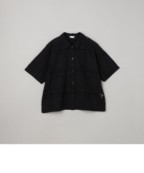 パッチワーク風フラワー刺繍半袖シャツ