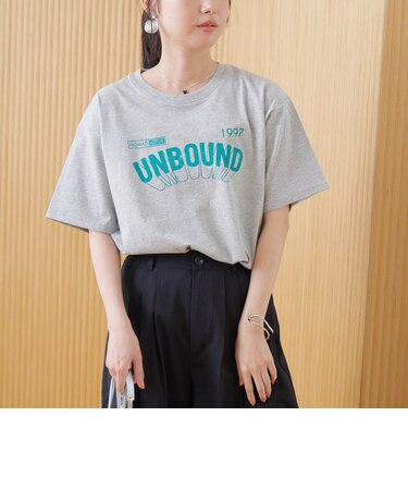 【汗染み軽減】 立体ロゴ風プリントTシャツ
