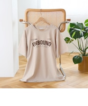 【汗染み軽減】 立体ロゴ風プリントTシャツ