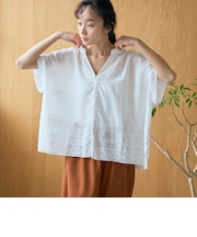 裾刺繍レース スキッパーシアーバンドカラーブラウス
