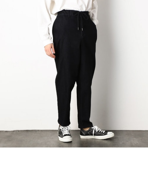 ストレッチテーパードパンツ