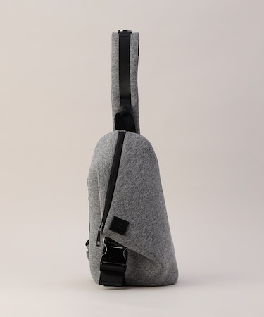 【COMME CA MEN BLACK】ネオプレーントライアングルボディーバッグ