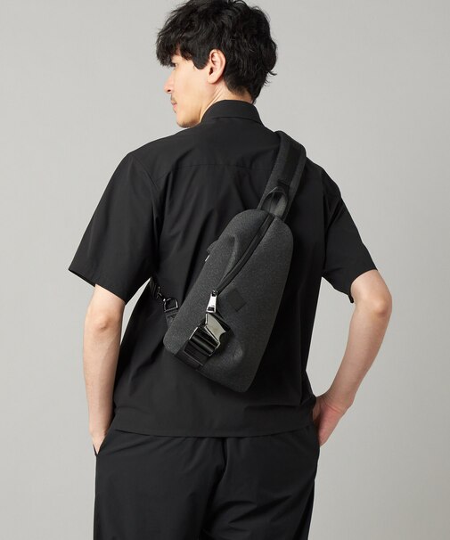 【COMME CA MEN BLACK】ネオプレーントライアングルボディーバッグ