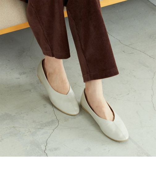 《フェイクレザー》 Ｖカット フラットシューズ
