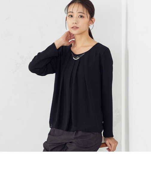 チャーム付きブラウス