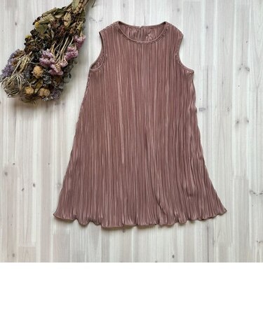 プリーツノースリーブワンピース