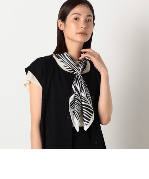 リング付　リーフプリント　スクエアスカーフ