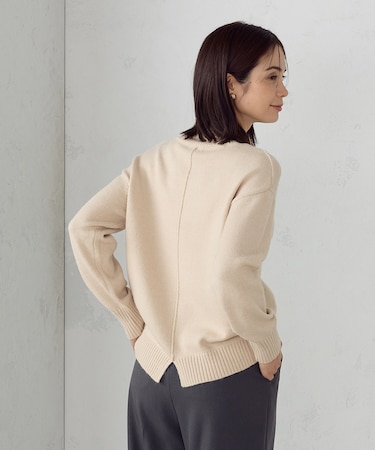 バックスリット　ハイネックニット