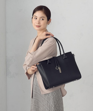 ロゴプレートトート