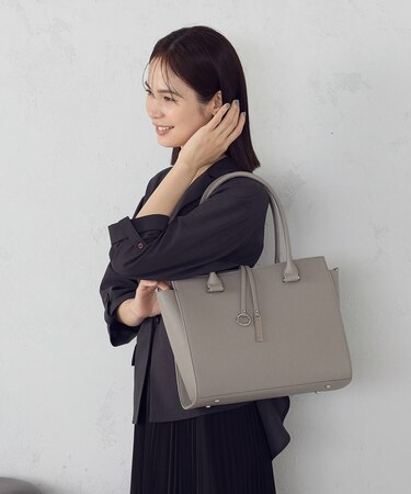 ロゴプレートトート