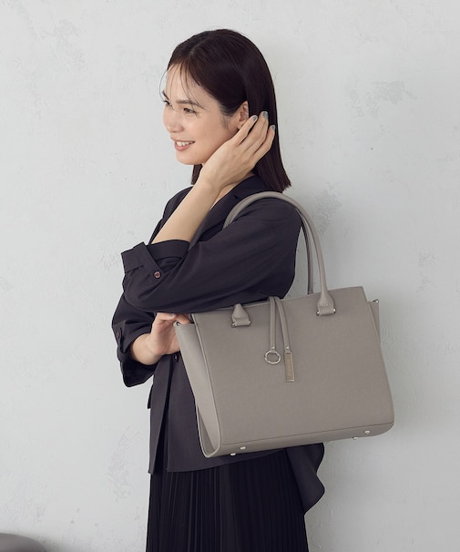 ロゴプレートトート