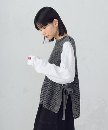 製品染めウォッシュ　透かし柄ニットベスト
