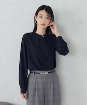 ボウタイ風ブラウス