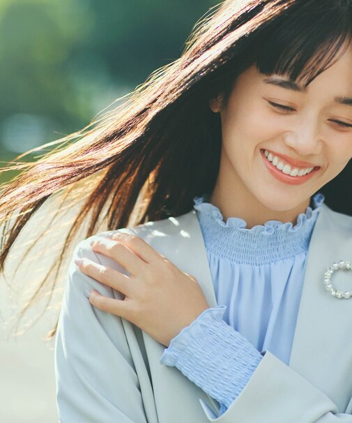 【宮城舞さん着用】ポリエステルジョーゼット シャーリングブラウス