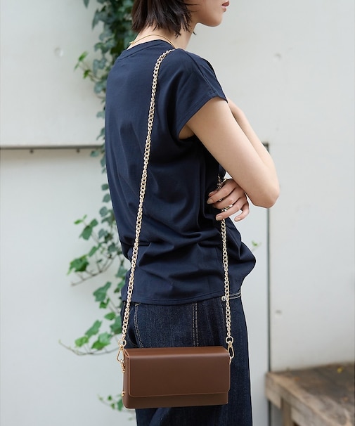 【AULENTTI/オウレンティ】スクエアチェーンポシェット