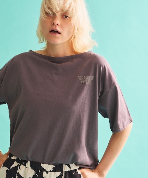ボートネックロゴTシャツ