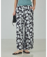 【さりげなく華やぐ大人の花柄】シルエットフラワーパンツ