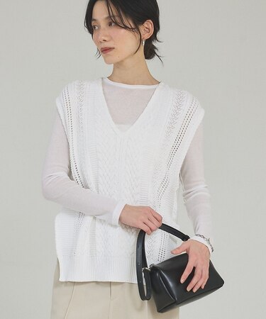 ケーブルニットベスト