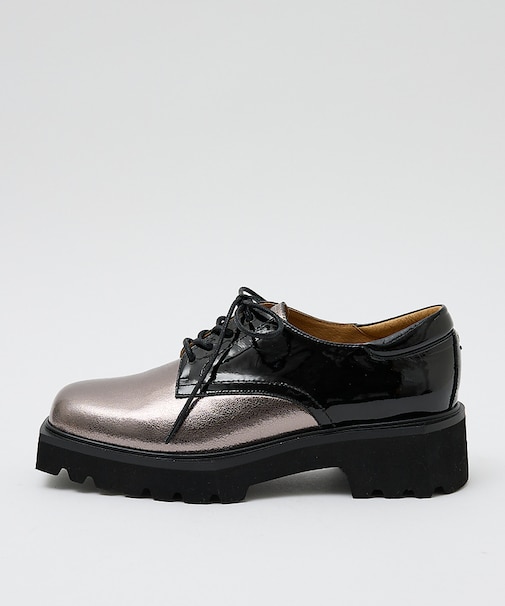 レースアップ厚底シューズ