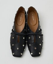 スタッズ付き ソフトレザーフラットパンプス
