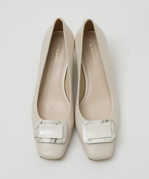 スクエアモチーフパンプス