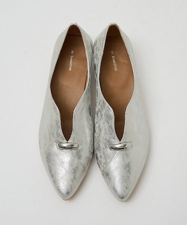 Vカットパンプス