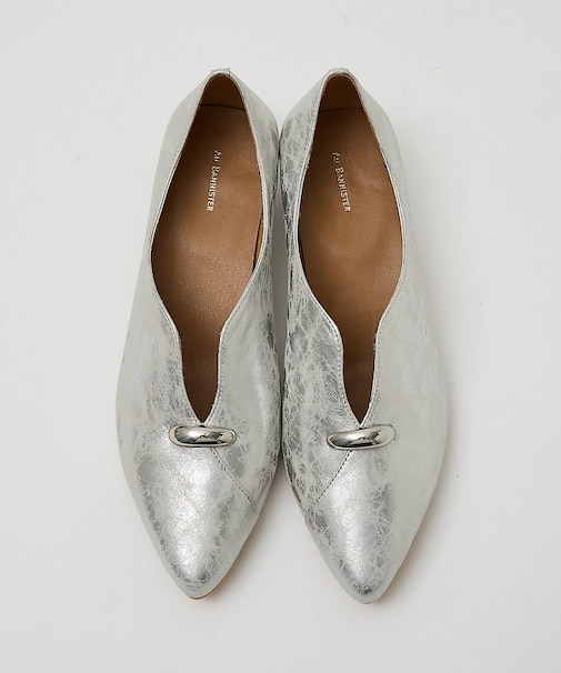 Vカットパンプス