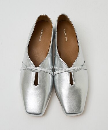 ストラップソフトレザーフラットパンプス