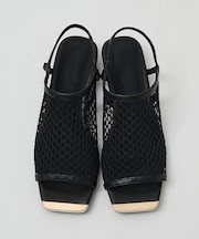 メタルトゥメッシュサンダル