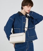 Stri/レザークロスボディバッグ