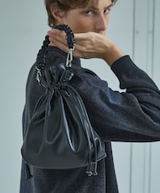 【マルチウェイ】 フェイクレザー 巾着ショルダーバッグ / ユニセックス