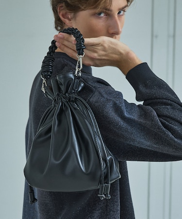 【マルチウェイ】 フェイクレザー 巾着ショルダーバッグ / ユニセックス