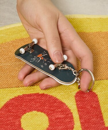 【POLER / ポーラー】ミニスケートボード キーホルダー