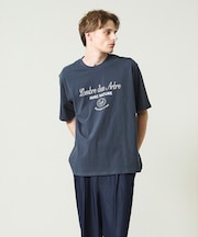 SCENE GRAPHIC ロゴプリントTシャツ / リラックスフィット