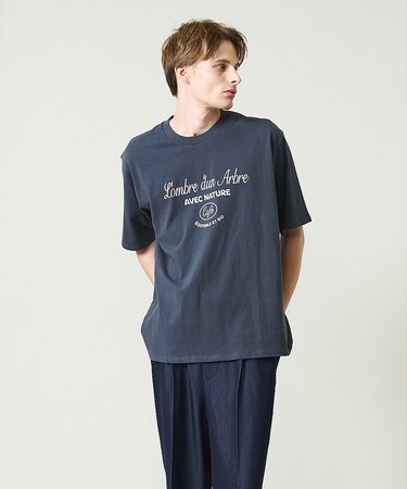 SCENE GRAPHIC ロゴプリントTシャツ / リラックスフィット