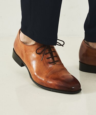 セミスクエアトゥ ホールカットシューズ