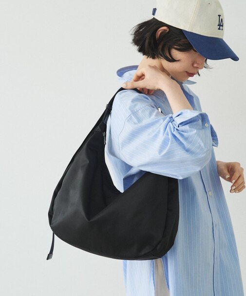《3/4～価格改定》クラウズナイロンラウンドビッグショルダーバッグ