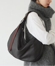 《本革/490g》ソフトレザーラウンドビッグショルダーバッグ