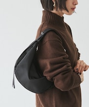 クラウズナイロンラウンドショルダーバッグ