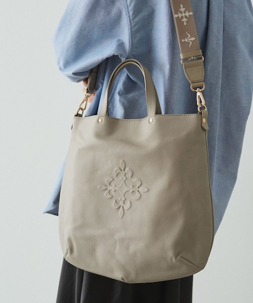 名品】レザー 2wayトートバッグ（エンボスモノグラム