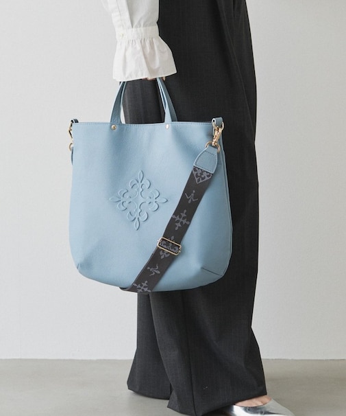 スリム2WAYトートバッグ <エンボスモノグラム>