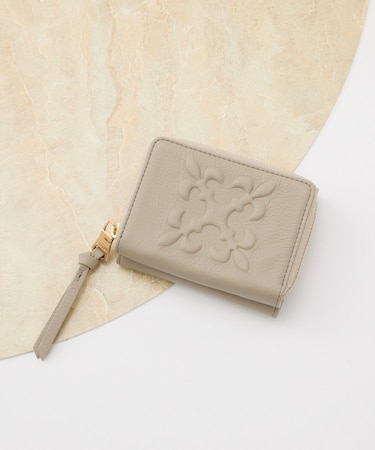 エンボスモノグラム三つ折りウォレット