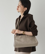 レザーショルダーバッグ